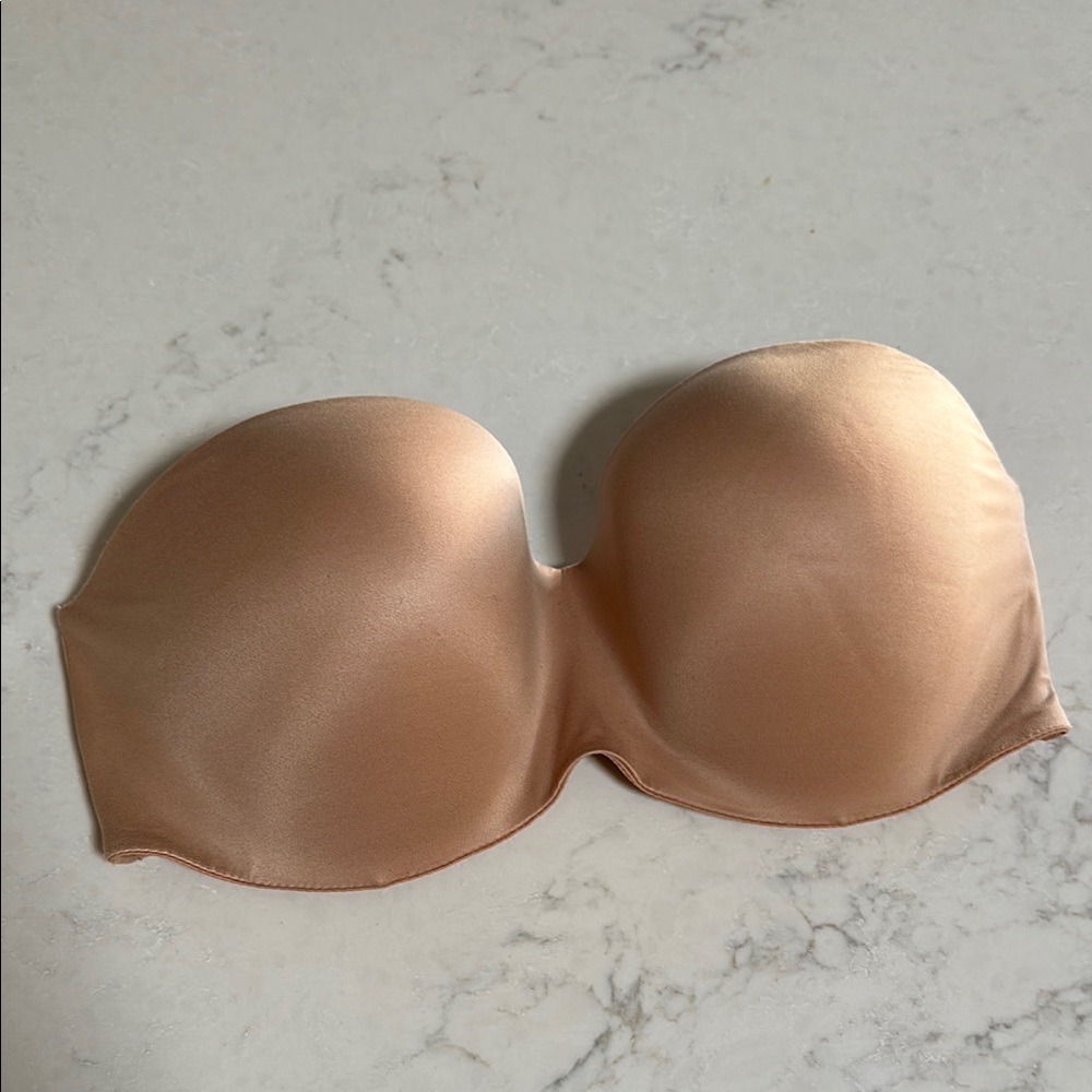 Victoria’s Secret body by Victoria Strapless Nude Bra